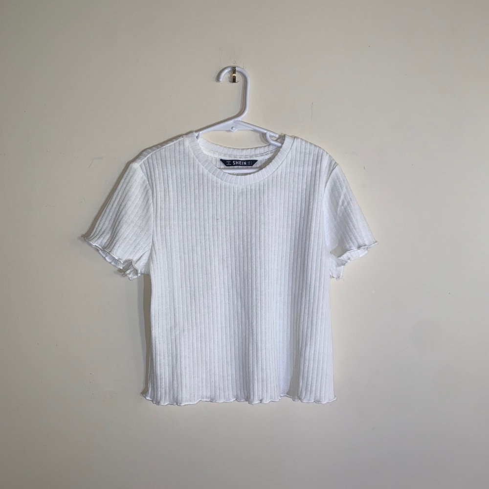 SHEIN WHITE TEE SHIRT